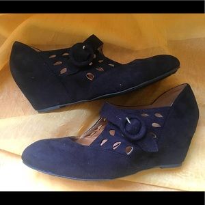 Suede wedge shoe size 9